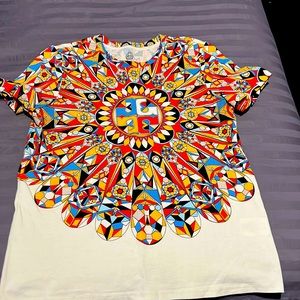 Women’s shirt.